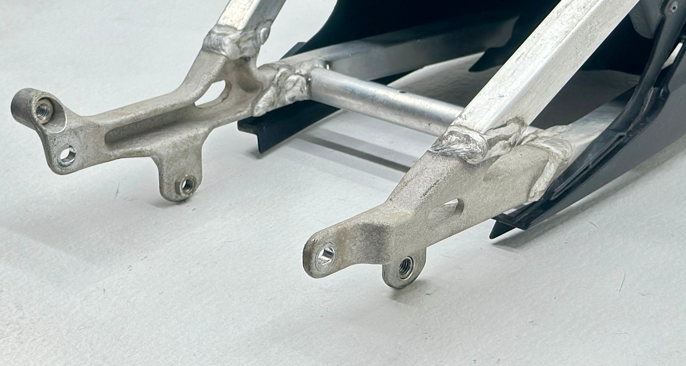 2009 Yamaha YZ450F Subframe Airbox Rear Sub Frame Chassis OEM 5XC-21190-L0-00✅