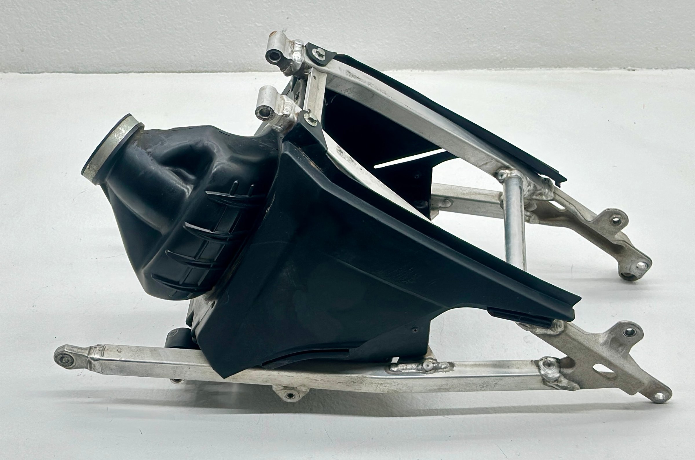 2009 Yamaha YZ450F Subframe Airbox Rear Sub Frame Chassis OEM 5XC-21190-L0-00✅