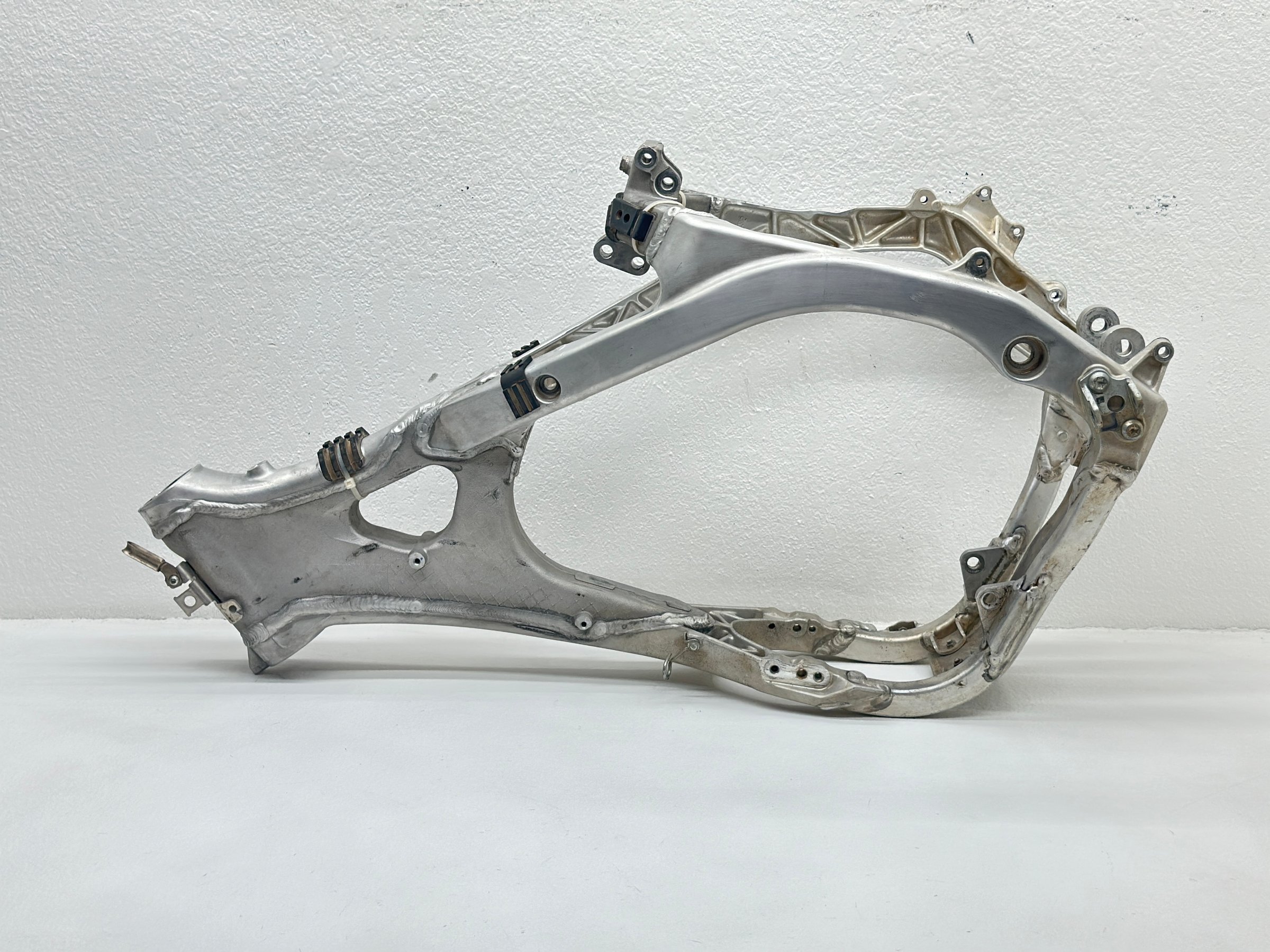 2009 Yamaha YZ450F Frame Main Chassis Hull Body OEM Dirt Bike 34P-21101-01-00 ✅